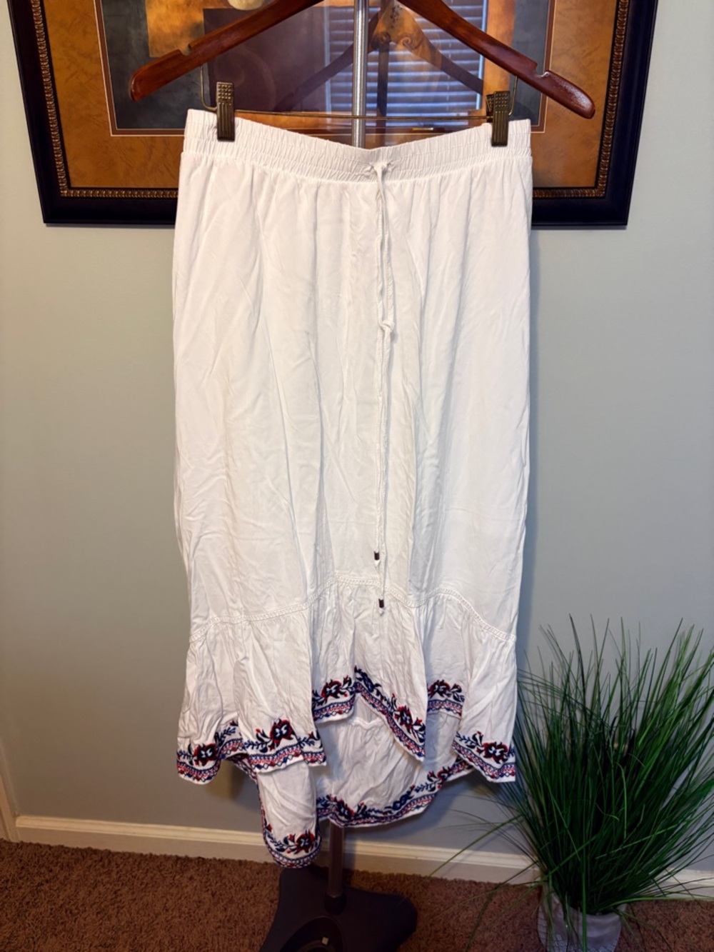 Time and Tru White High-Low Maxi Skirt with Navy & Red Trim